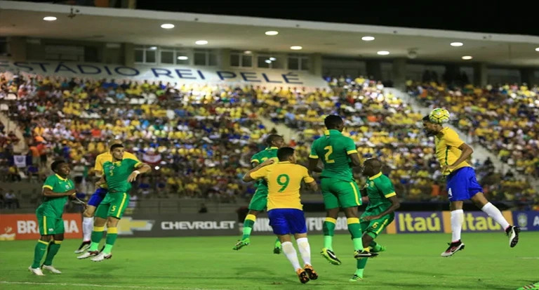 Estádio Rei Pelé recebeu jogos da seleção brasileira para a Copa do Mundo da FIFA de 2014 | Foto: Divulgação/AFIA